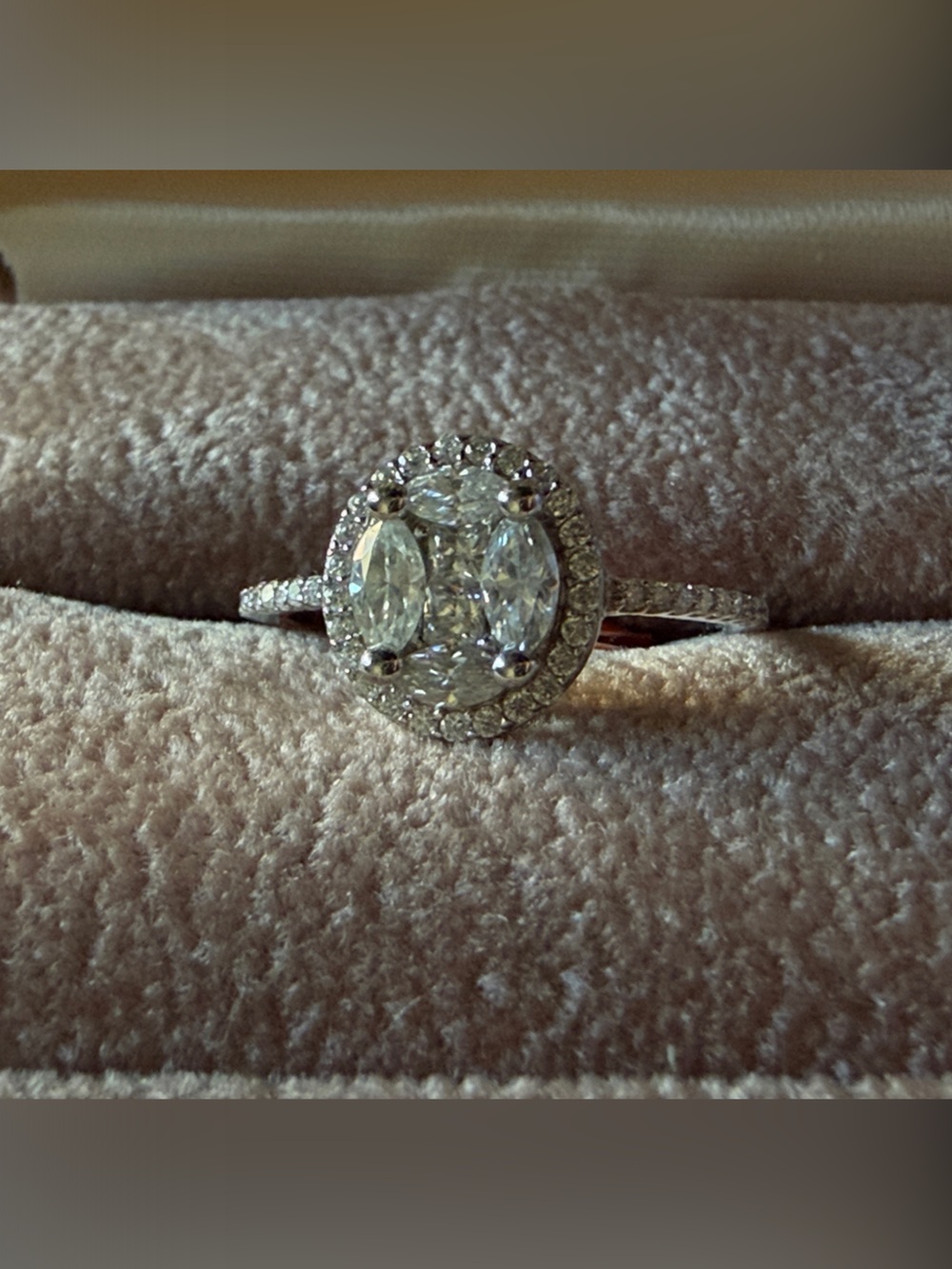 Diamond Halo 1CTW Moissanite Ring - 925 Sterling Silver size 6 - Picture 7 of 7